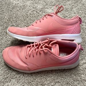 Nike womens tennis shoes size 9